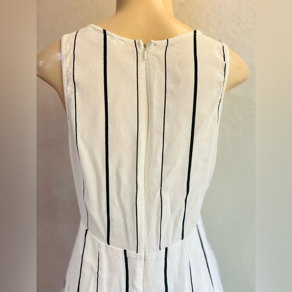 ASTR The Label White Black Size L Women Keyhole V Neck Striped Midi Dress L - Picture 4 of 13